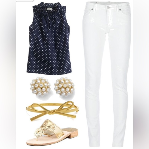 Styling White Pants for Women over 40 - Picture 5 of 13